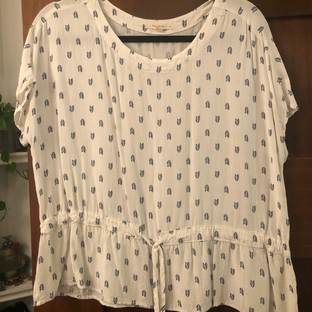 fun2fun top. Super cute top with waist tie.